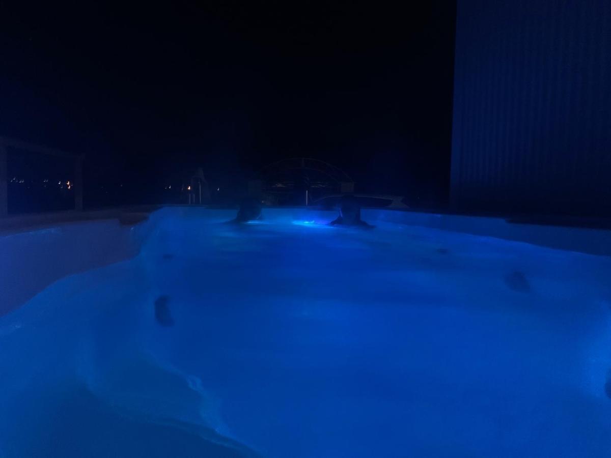 Luxury Retreat With Swim Spa تاوبو المظهر الخارجي الصورة