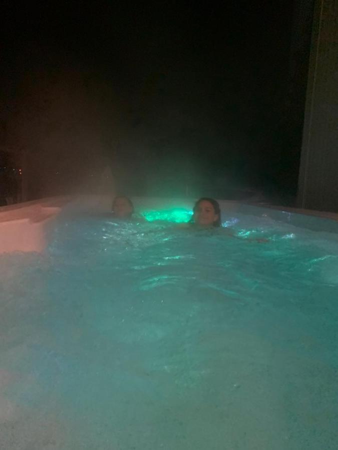 Luxury Retreat With Swim Spa تاوبو المظهر الخارجي الصورة